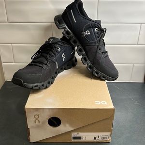 NEW Women’s On Cloud 5 Shoes in the box